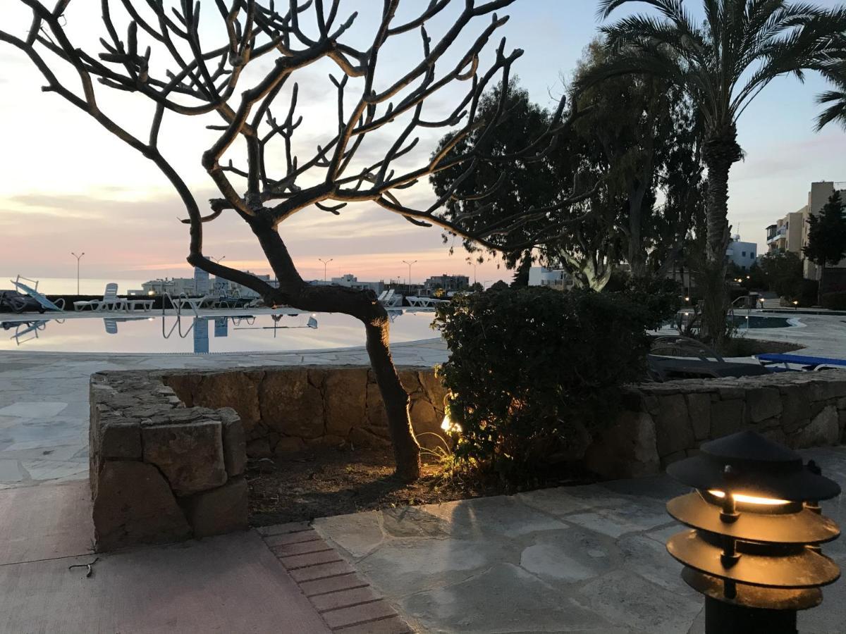 King's Palace Apt With Sea View