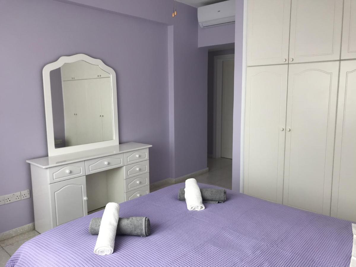 King's Palace Apt With Sea View